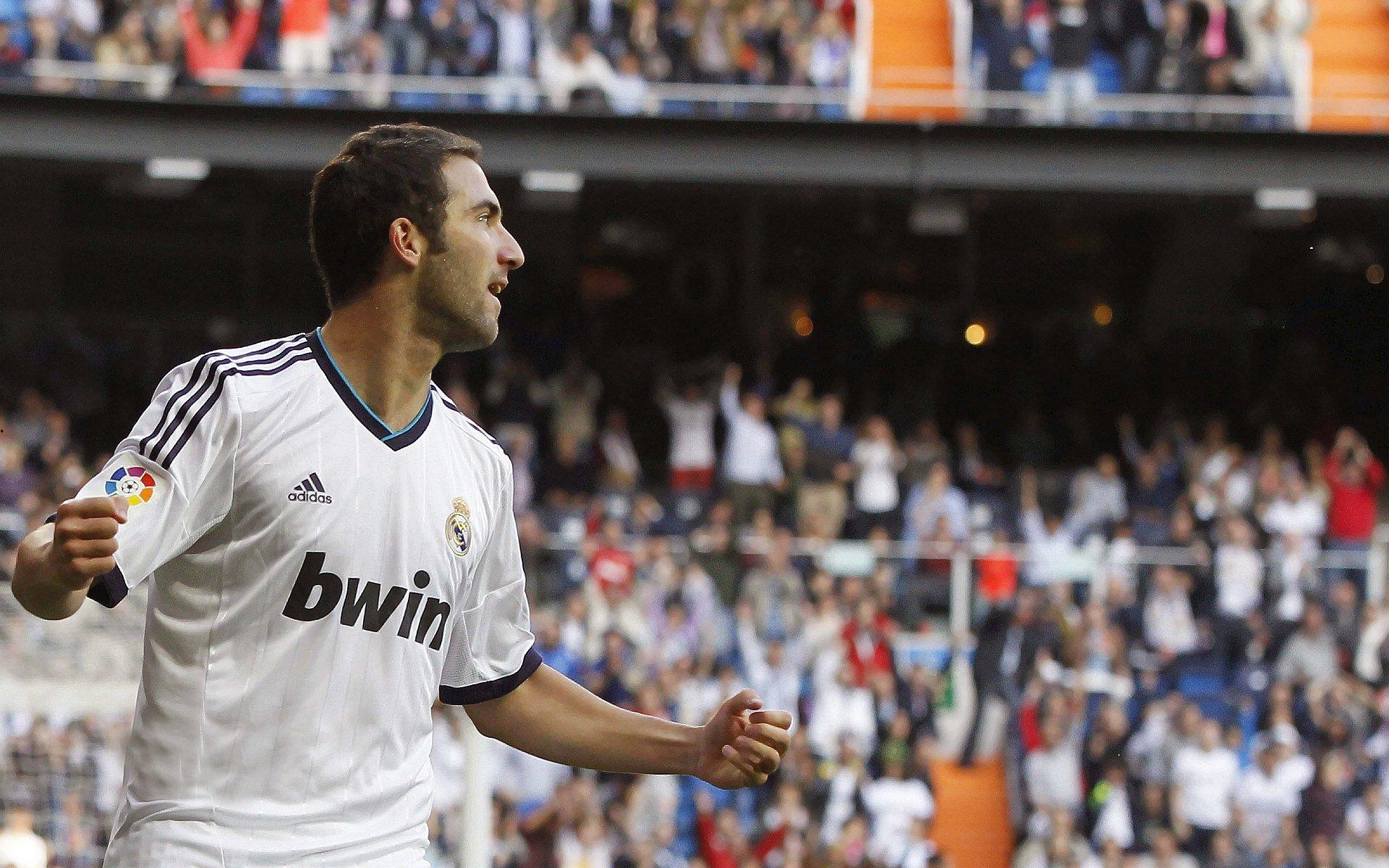 短跑新星闪耀全国田径锦标赛，破纪录夺冠引轰动