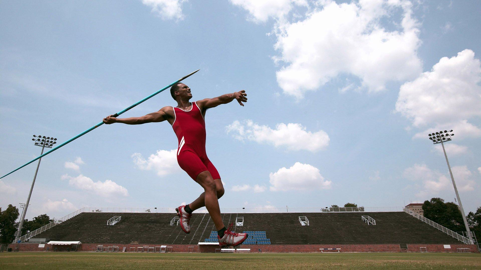 国际帆船赛激战正酣 顶尖选手逐浪争锋